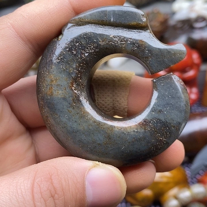 未镶嵌蛇纹石玉颈饰