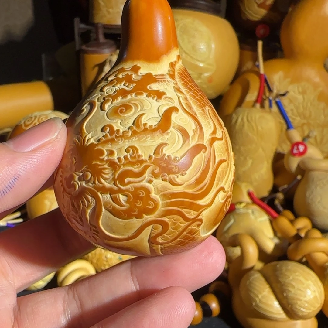大***豪有机玻璃龙雕刻葫芦