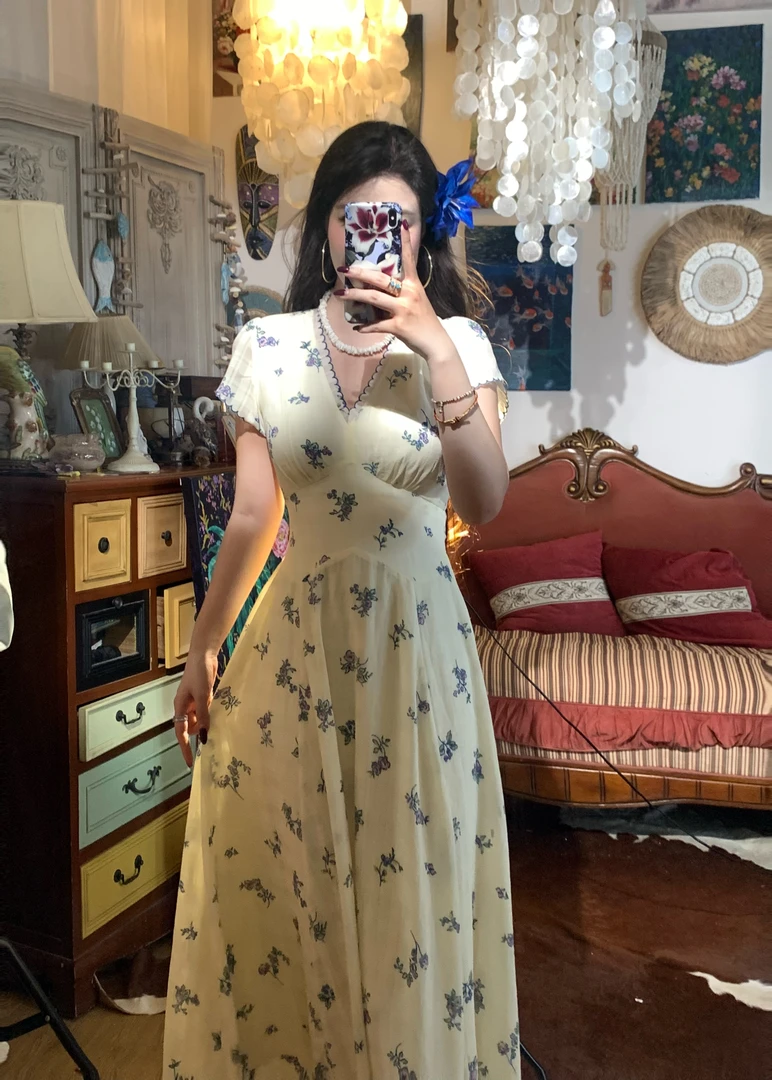 《新款甜美斯嘉丽》2025刺绣法式荷叶边V领碎花连衣裙女甜美裙子M34