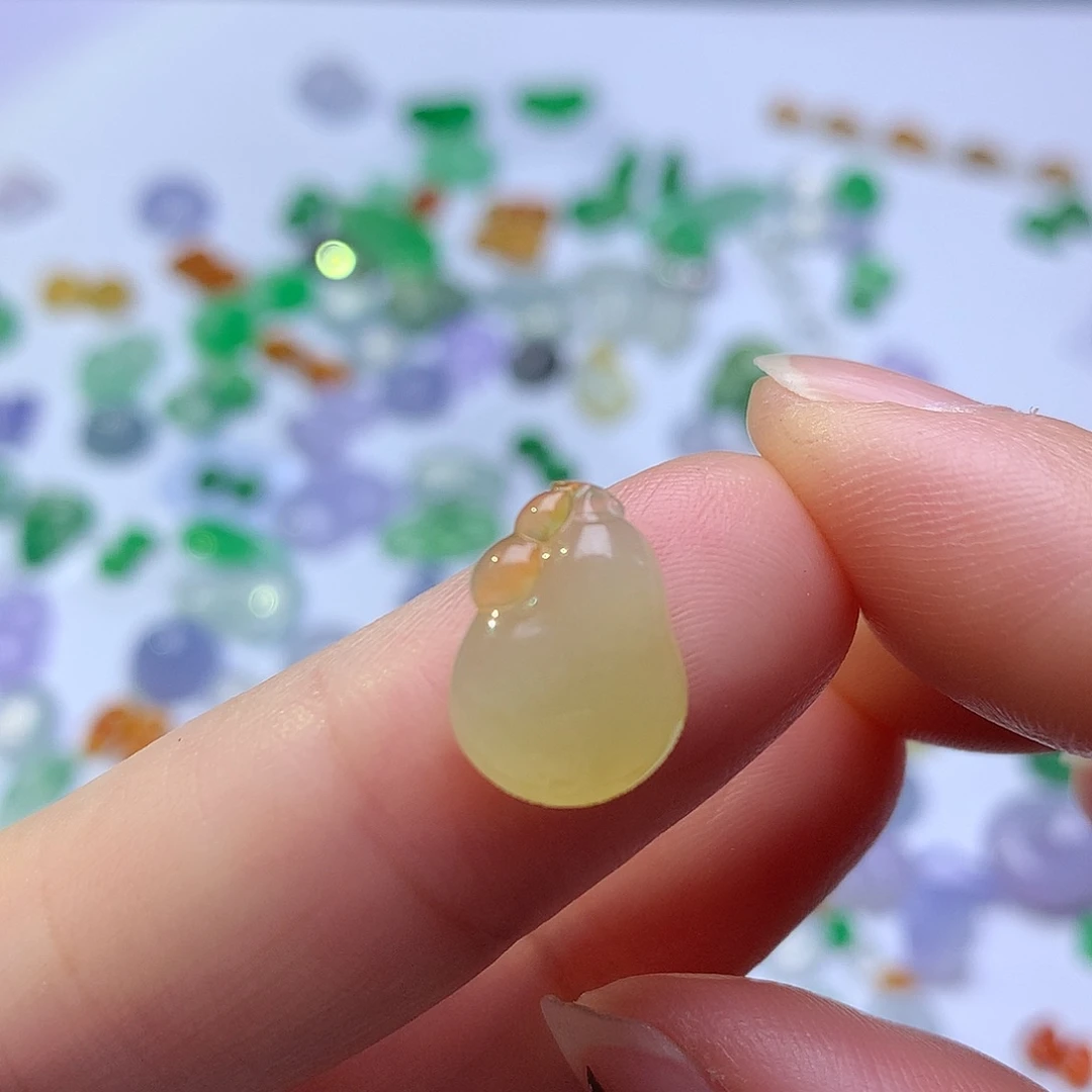 翡翠未镶嵌颈饰瓜