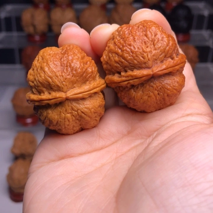 匆***年文玩核桃吊坠13古树蚂蚁开背