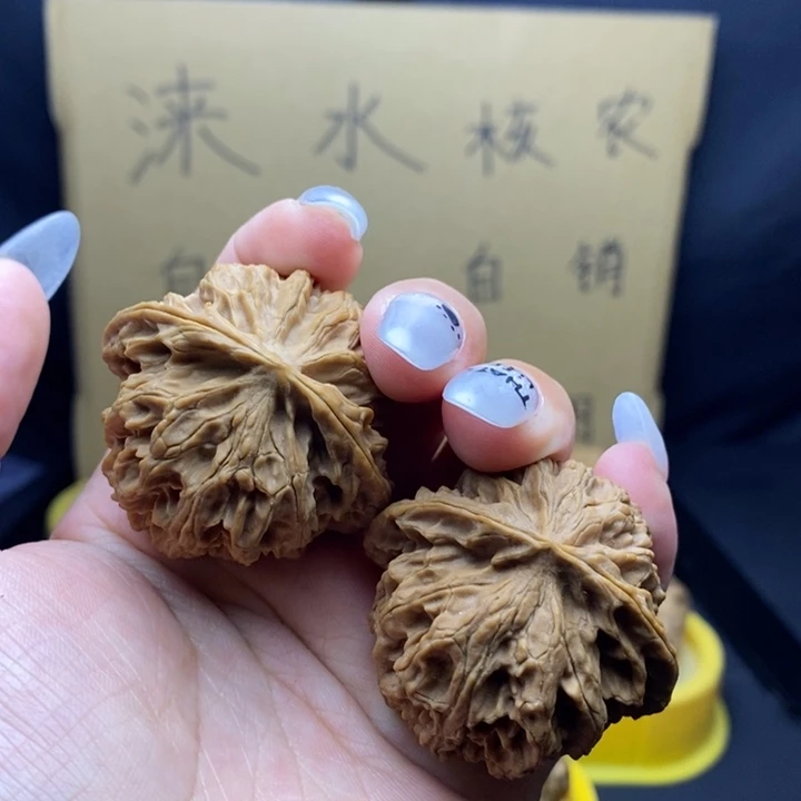 文玩核桃吊坠苹果园