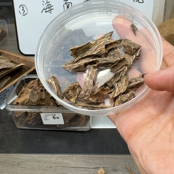 海南虫漏香5.4克。