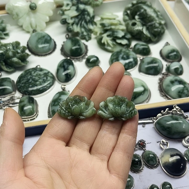 蛇纹石玉未镶嵌颈饰