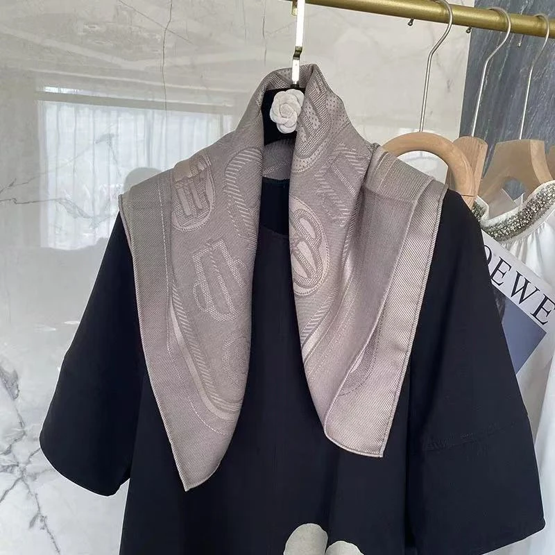 【法式扣】金属灰64cm方巾围巾羊毛桑蚕丝提花手工卷边时尚丝巾围巾