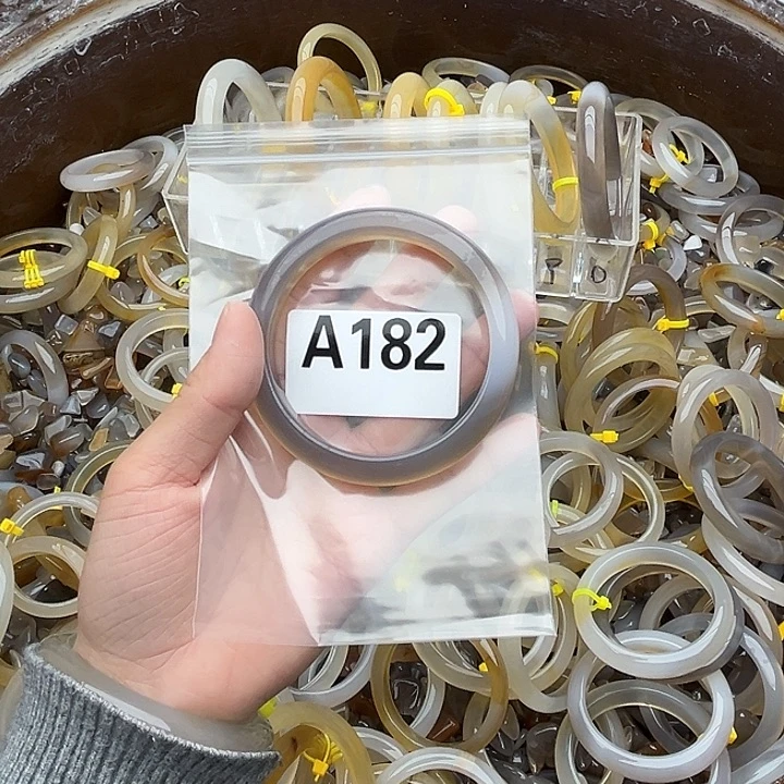 坚***对玛瑙/玉髓未镶嵌手镯182