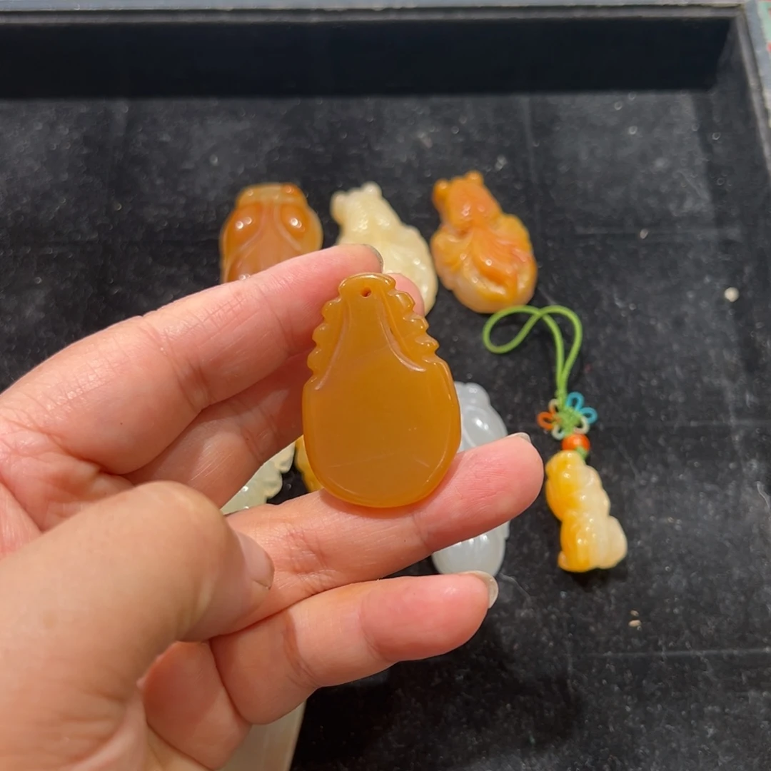 石英质玉（非洲翠）未镶嵌颈饰