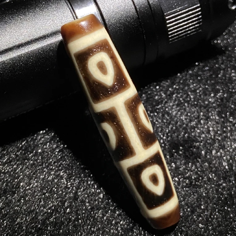 佛心九眼全手工牙黄玛瑙老料52✖️12mm左右5A台湾建诚天珠