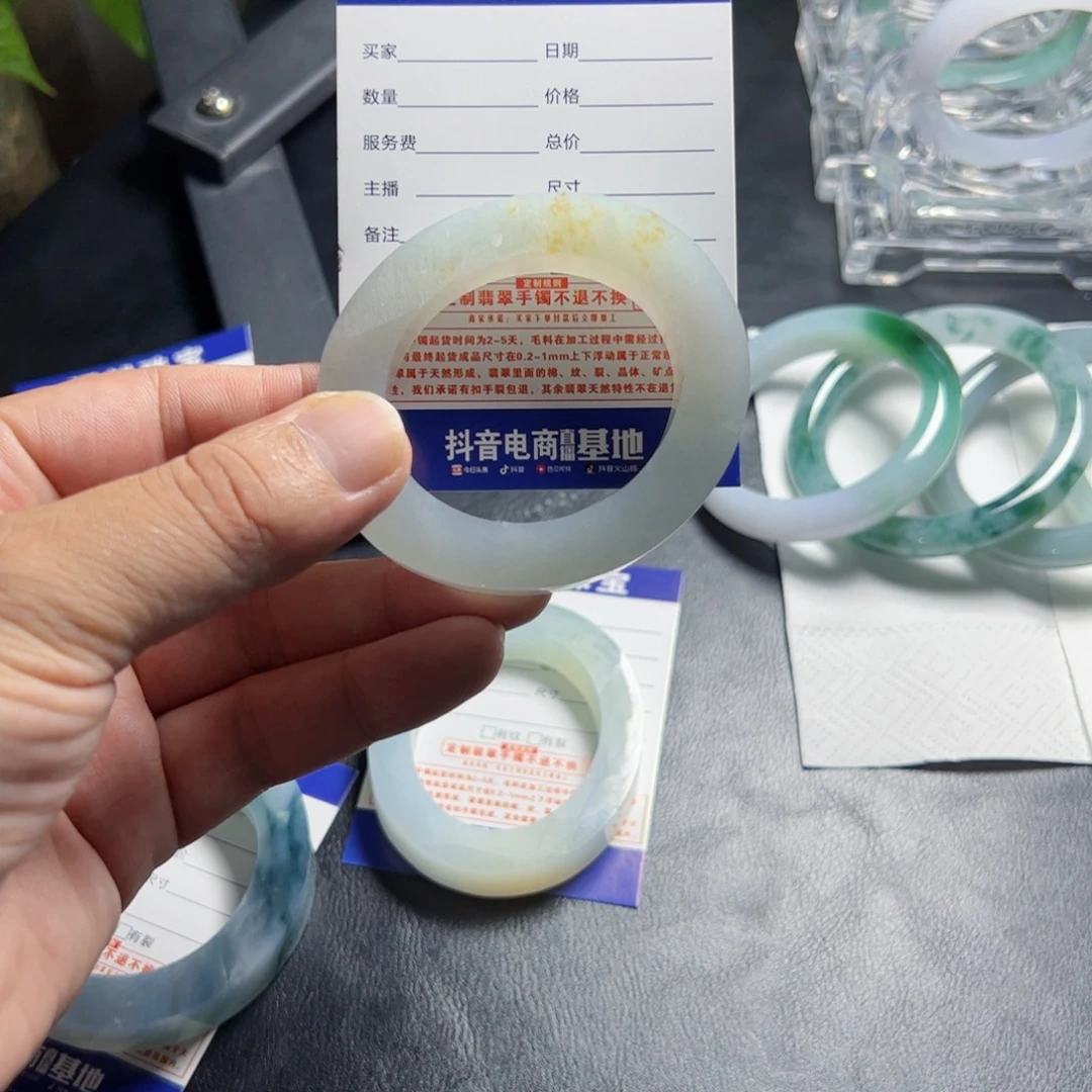 ****呀未镶嵌天然翡翠手镯定制翡翠