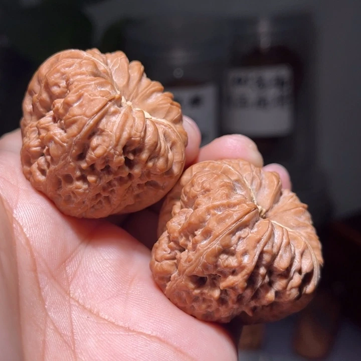 文玩核桃吊坠            38