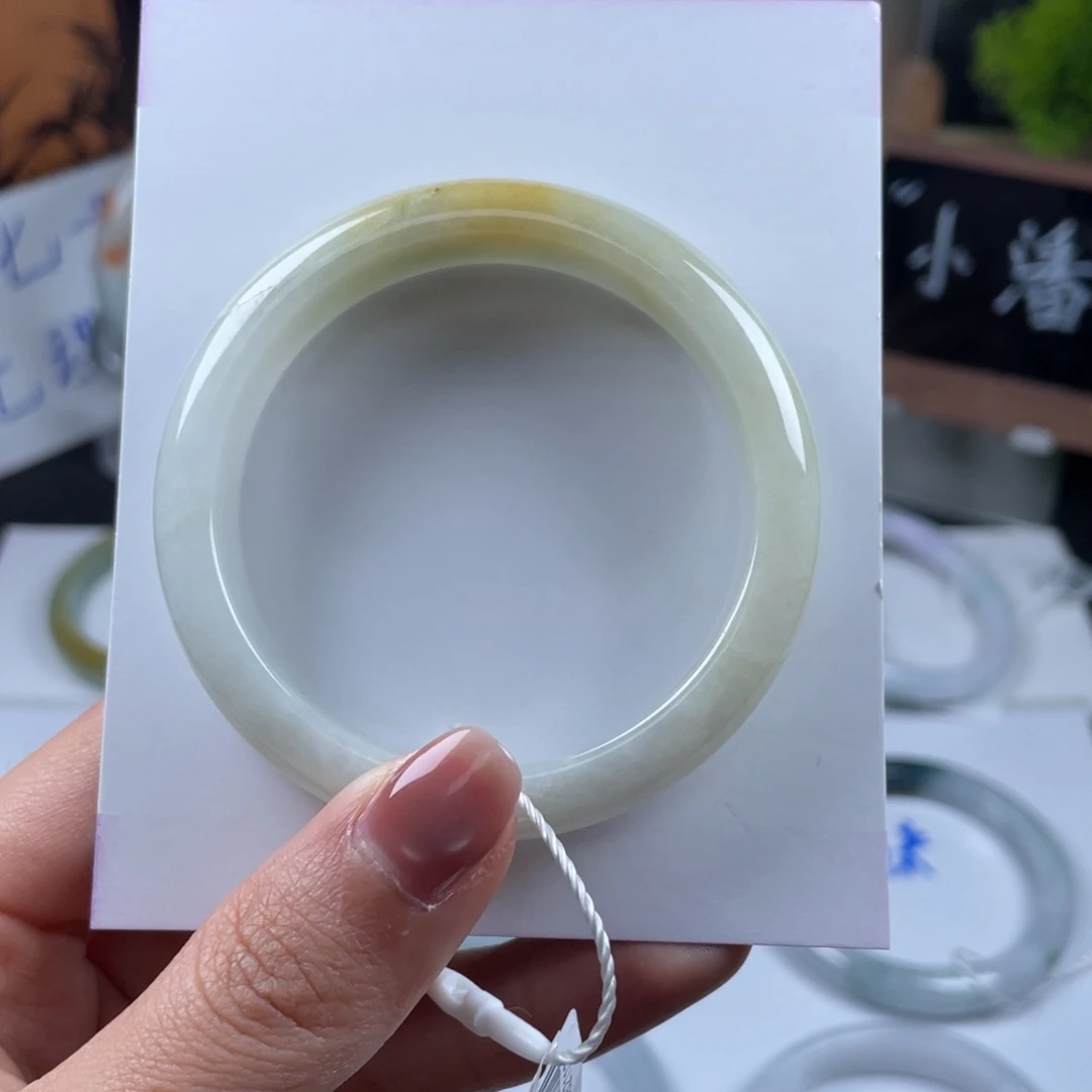 翡翠未镶嵌手镯基地质检