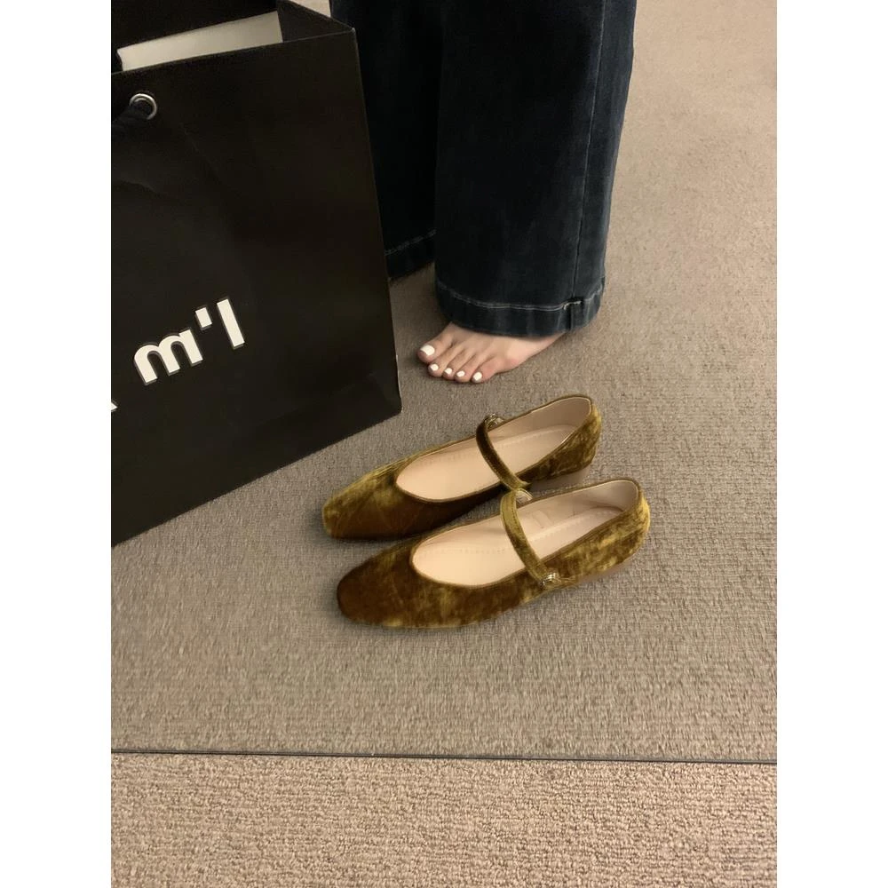 法式复古新款绒面百搭气质晚风温柔配裙子尖头平底丝绒单鞋女