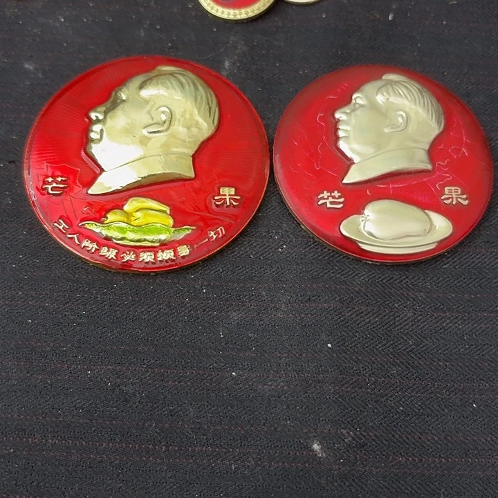 国***柱其他普通金属红色收藏纪念章