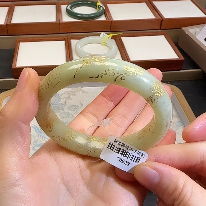 和田玉未镶嵌手镯