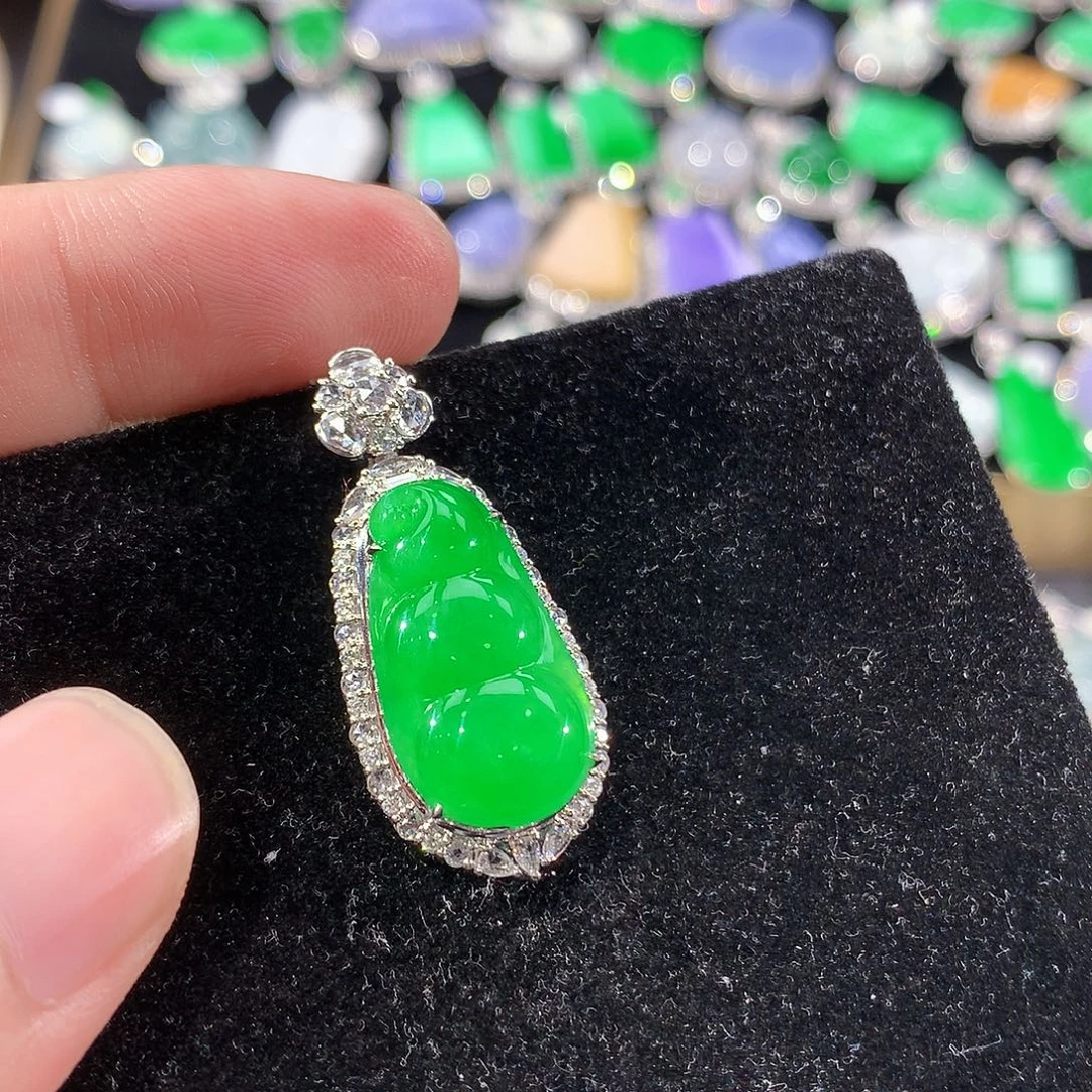 翡翠18K金镶嵌颈饰