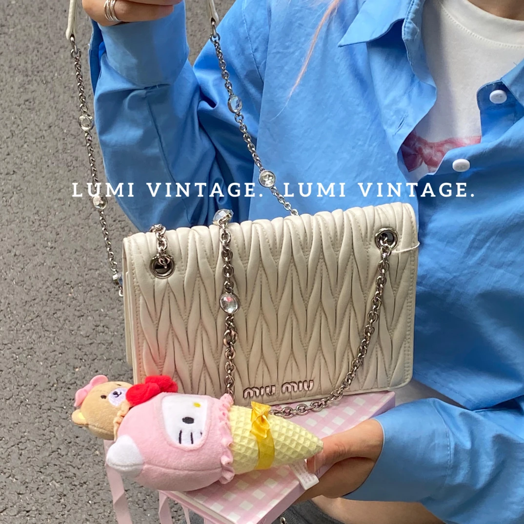 95新 MIU MIU/缪缪 白色褶皱羊皮woc单肩包24698469