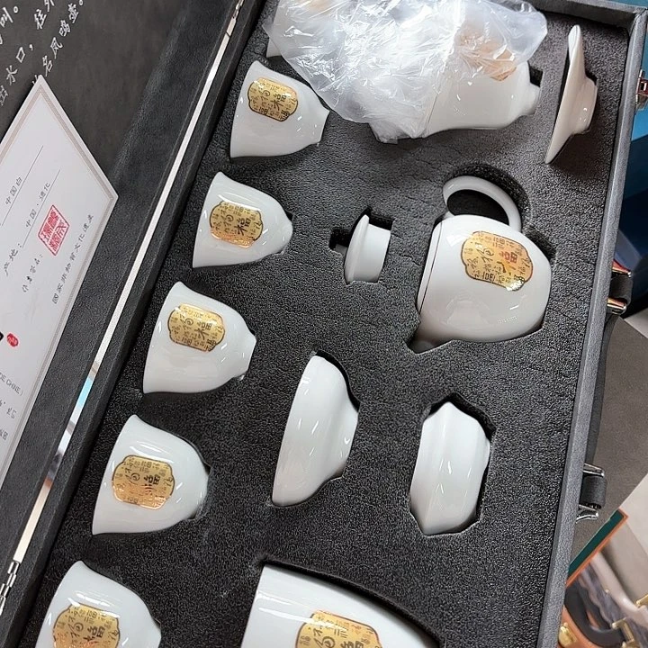 孤品茶具套装等。