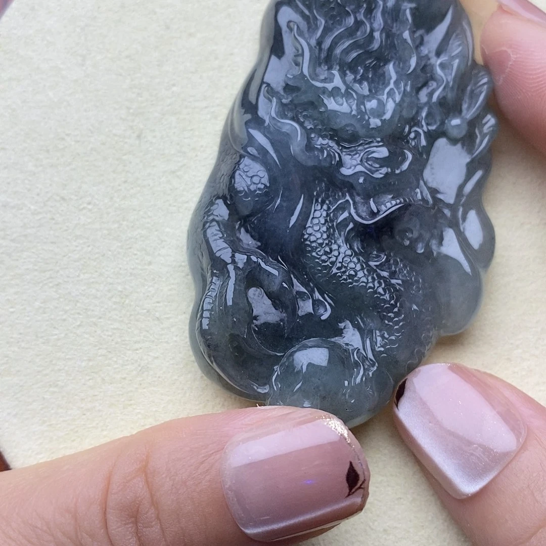 颈饰未镶嵌翡翠乌鸡龙牌