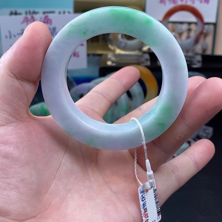 未镶嵌天然翡翠手镯定制翡翠