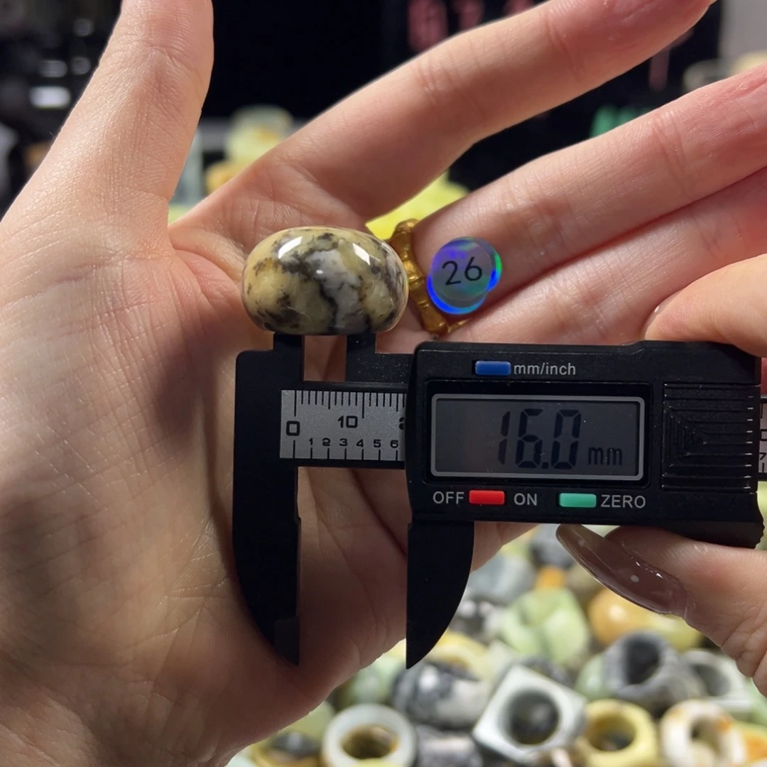 蛇纹石玉未镶嵌戒指