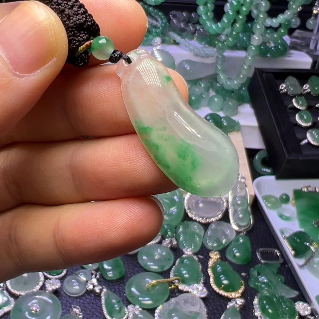 石英质玉未镶嵌颈饰