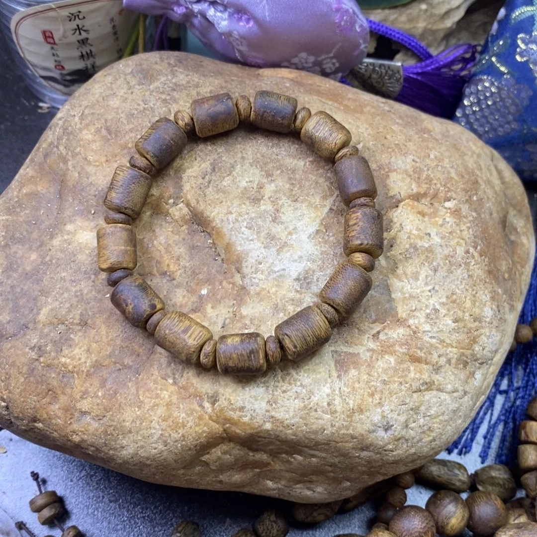 沉香老料随形桶珠卡9规格