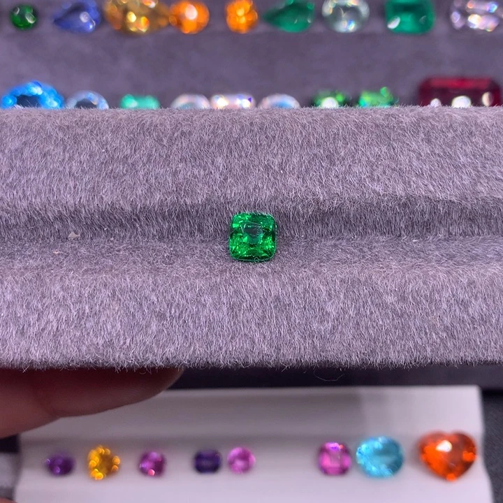 未镶嵌裸石石榴石（沙弗莱）