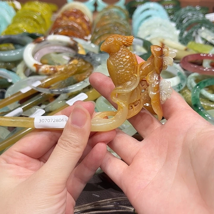 蛇纹石玉未镶嵌珠宝奇石