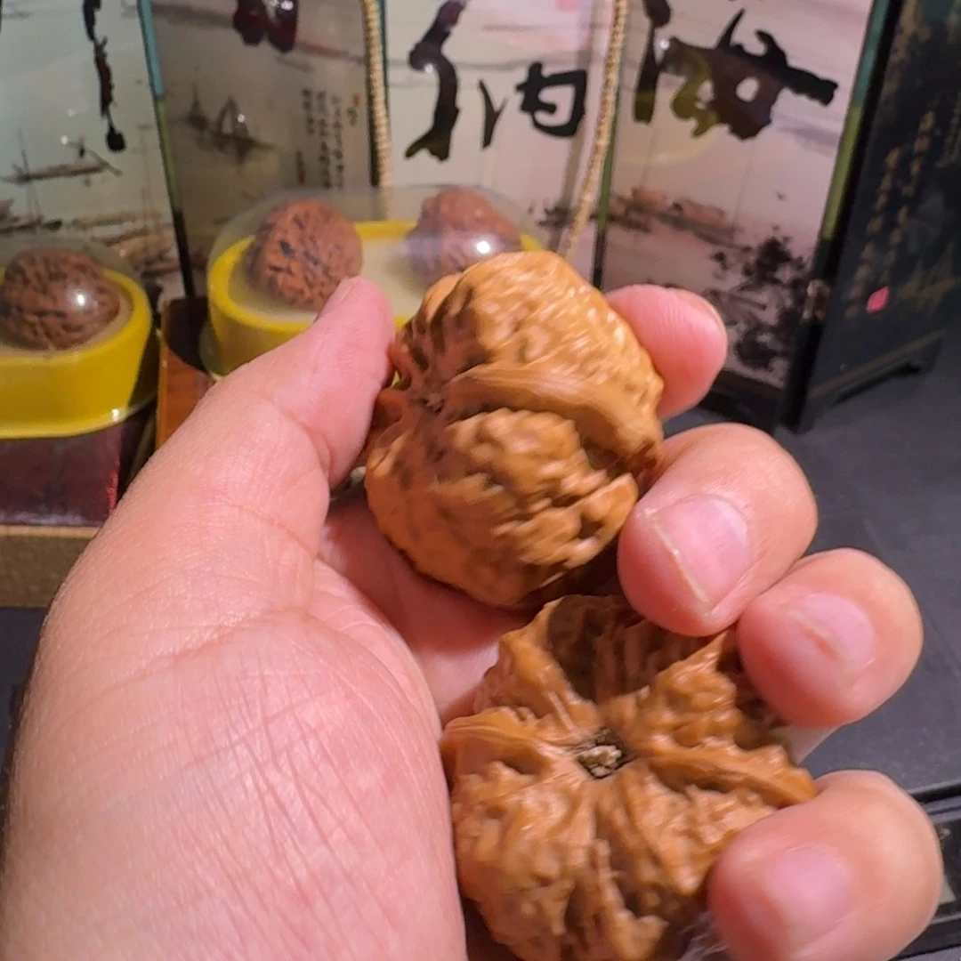 慕***-文玩核桃吊坠94 号蛤蟆头