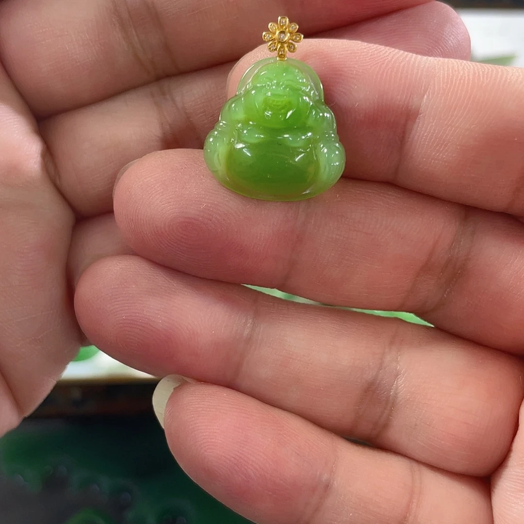 颈饰18K金镶嵌和田玉（碧玉）