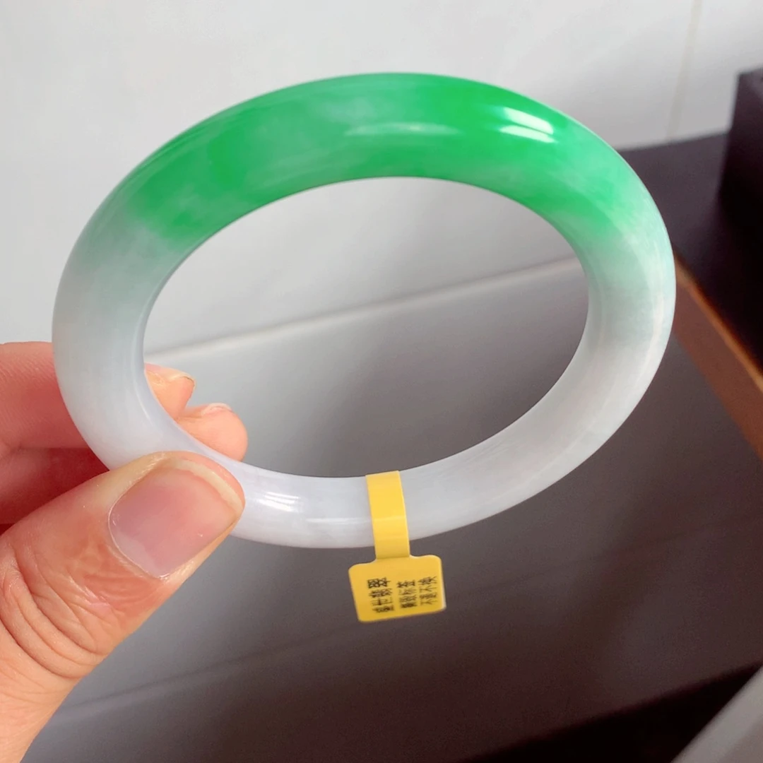 翡翠手镯未镶嵌缅甸翡翠