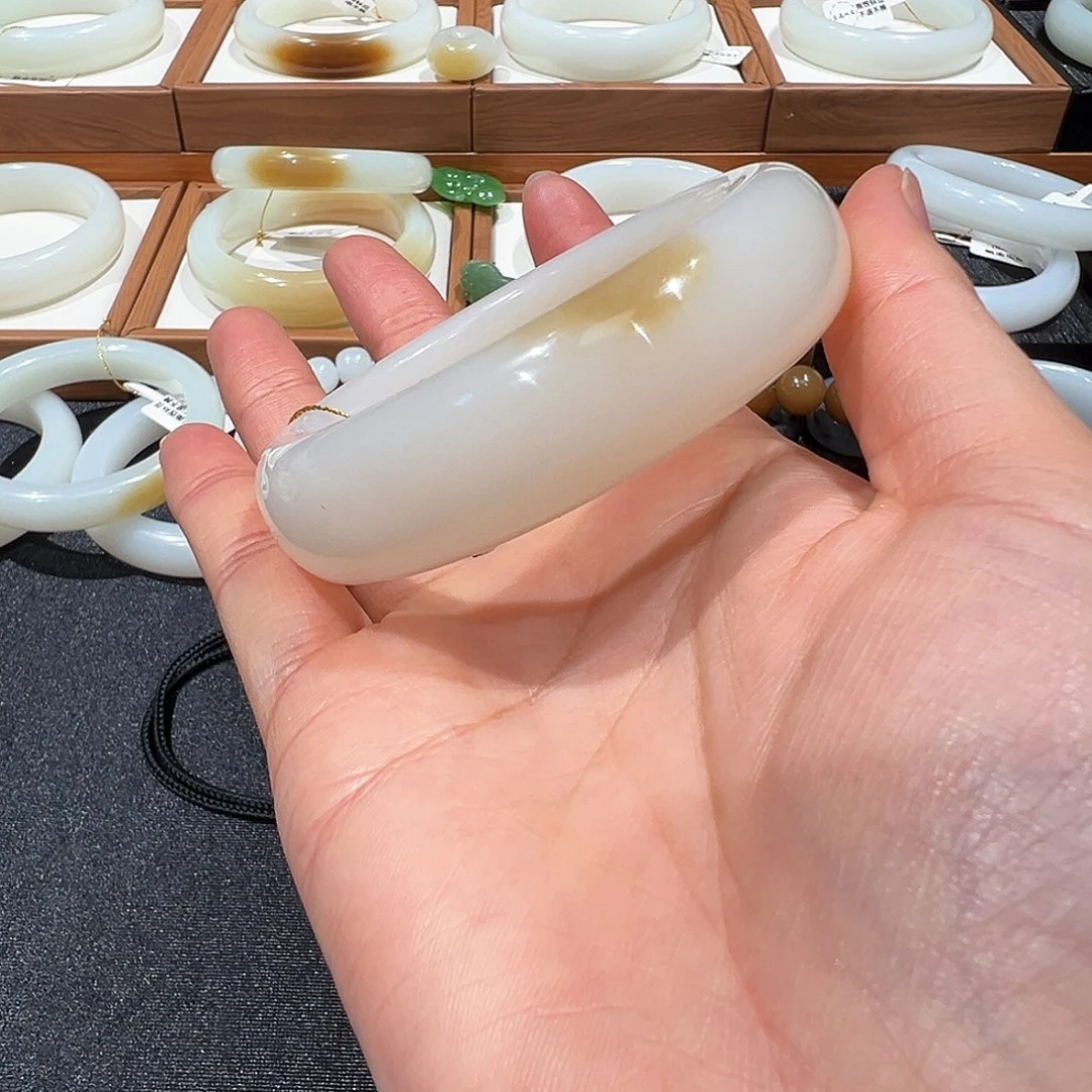 和田玉未镶嵌手镯