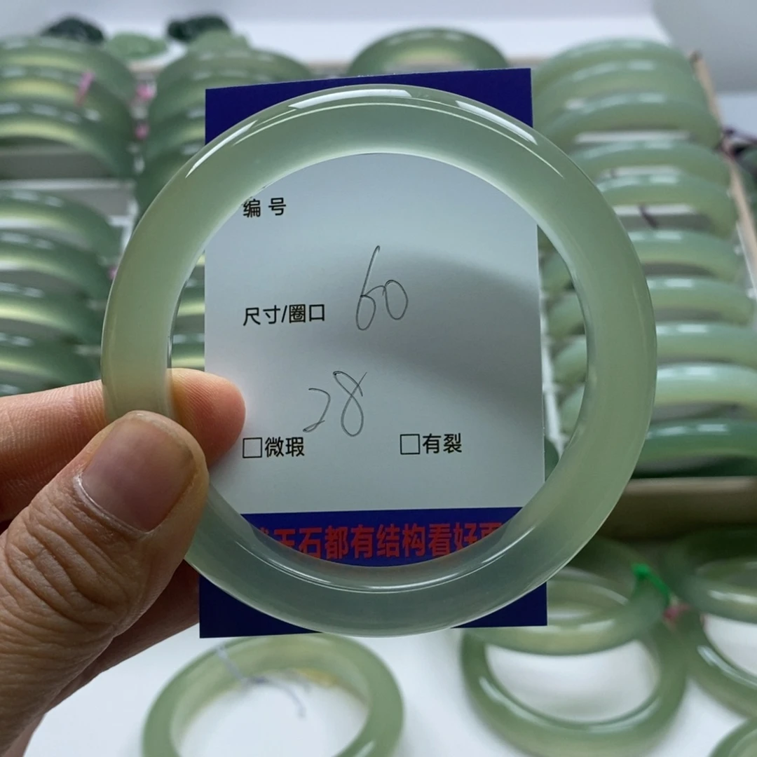 蛇纹石玉手镯未镶嵌周*奇