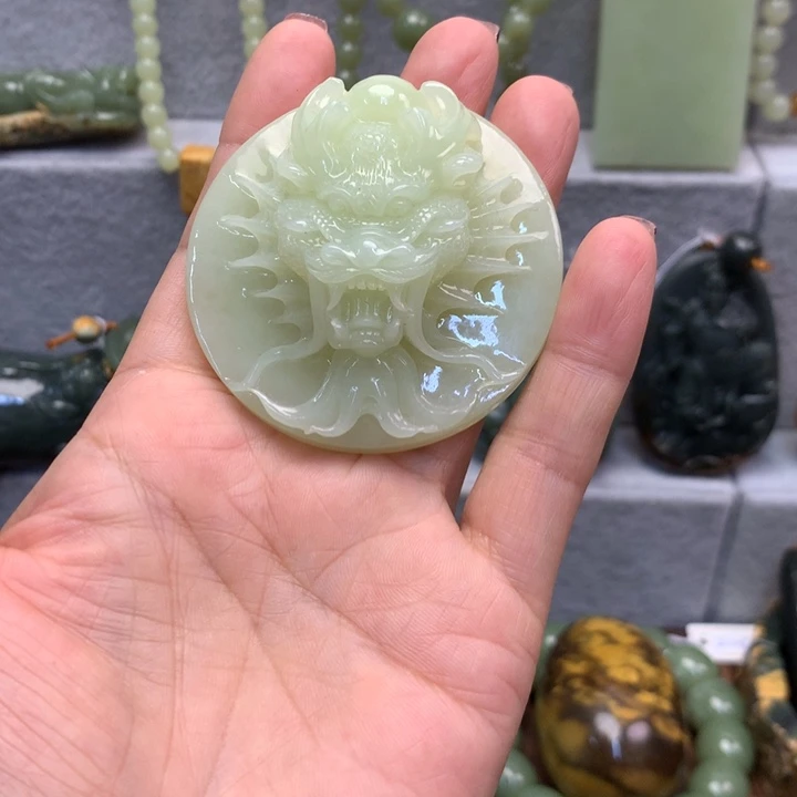 秋***意岫岩老玉（透闪石质玉）未镶嵌把件