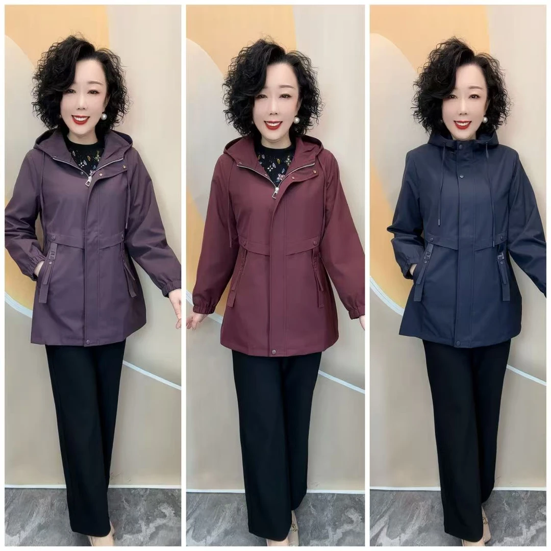 8821新款中老年时尚加里衬宽松大码休闲帽小风衣，衣长73