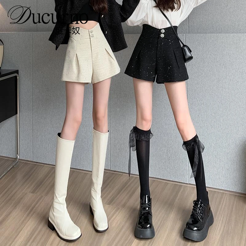 小香风毛呢短裤秋冬外穿2025新款高腰黑色a字阔腿梨形身材女裤子