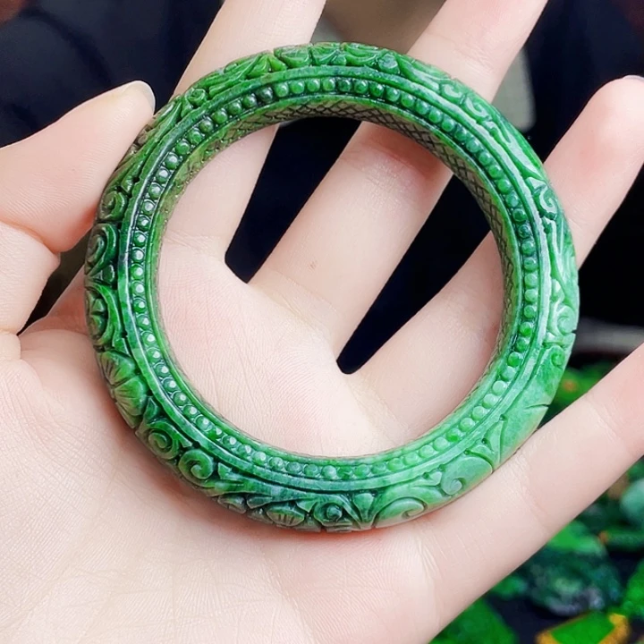 颈饰未镶嵌翡翠多样性