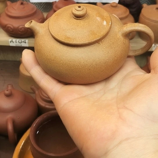 紫砂茶壶黄金段泥寒江150豪升左右