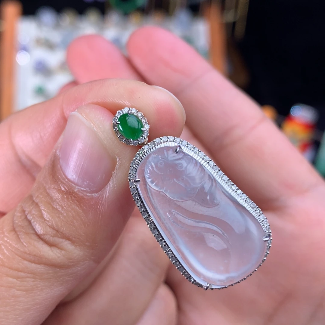 翡翠吊坠(不含链)18K金镶嵌