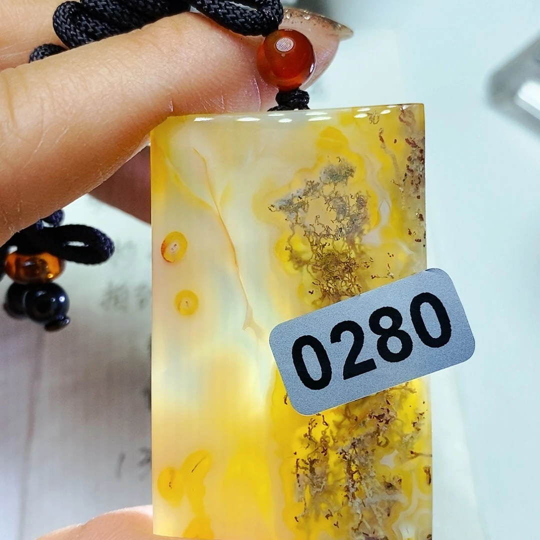 未镶嵌颈饰玛瑙/玉髓老*