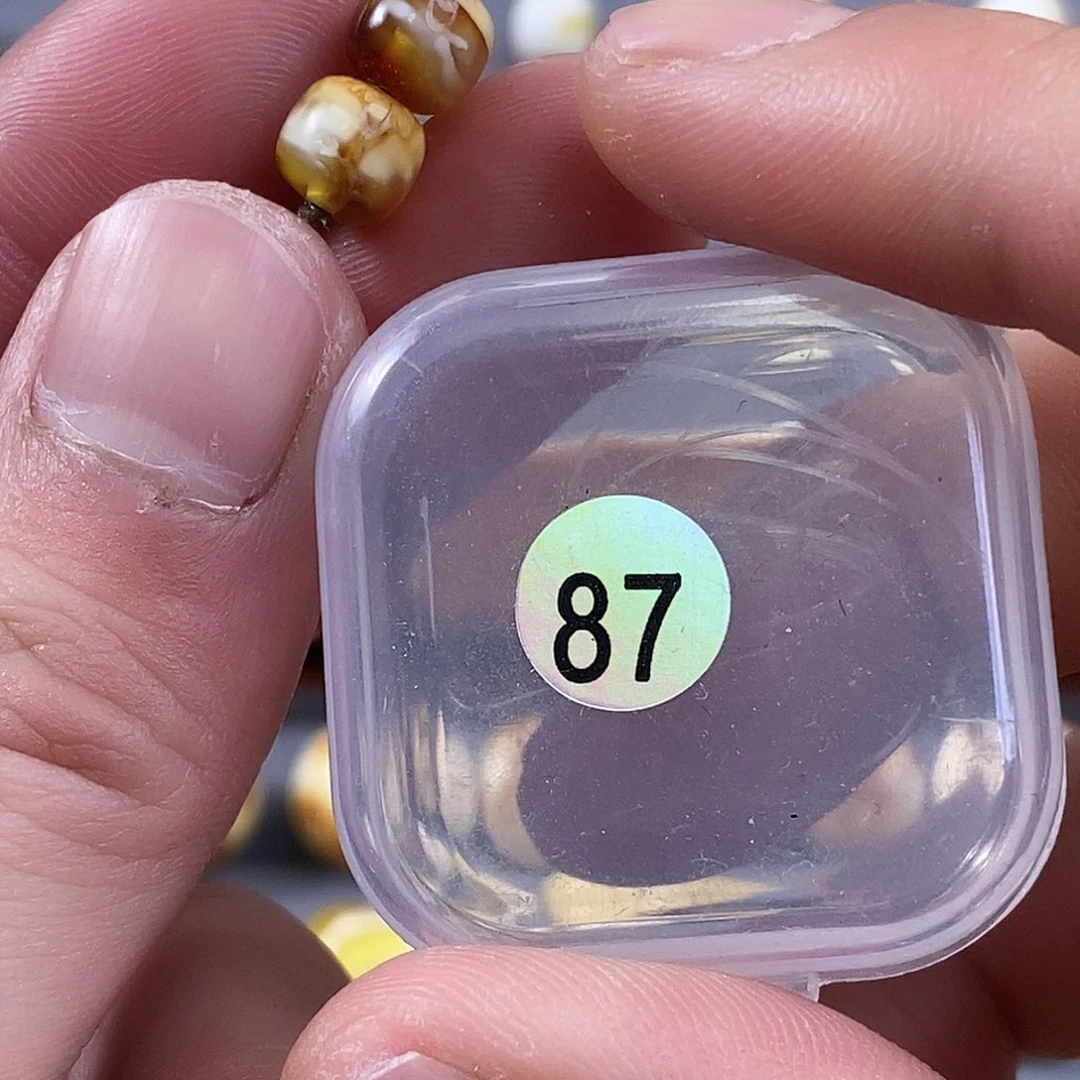 琥珀裸石未镶嵌对珠