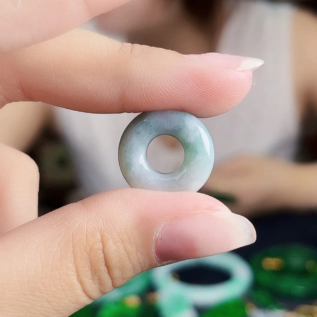颈饰未镶嵌翡翠多样性
