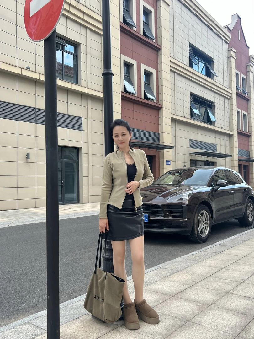 2025秋季新款小蛮腰立领开衫外套时尚休闲百搭修身显瘦卫衣韩版女