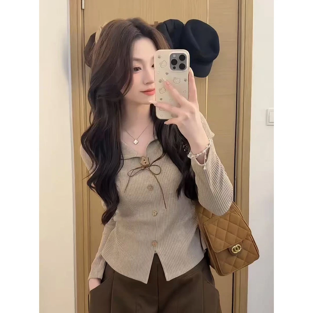 大码女装 蝴蝶结v领长袖T恤小众木质五角星花朵纽扣修身显瘦上衣