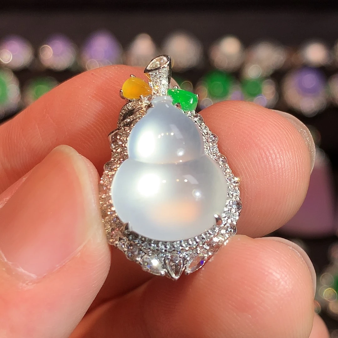 翡翠18K金镶嵌吊坠(赠链)玻璃种极光白胖葫芦吊坠