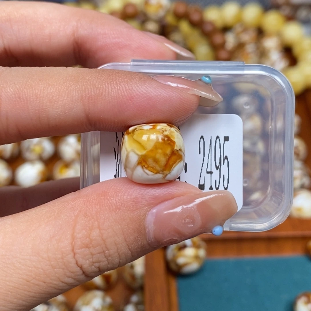 沁色蜜蜡未镶嵌2495