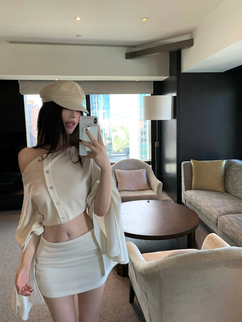 法式性感气质针织短款上衣2025秋季新款显瘦针织半身裙套装女2025