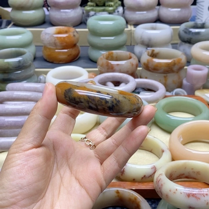 懈***逅未镶嵌手镯石英岩玉