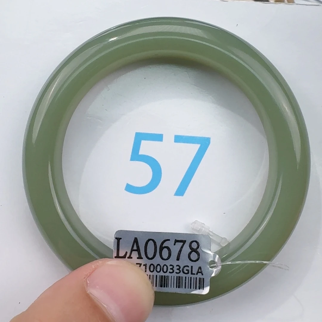 *****和田玉未镶嵌手镯