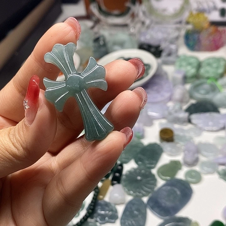 翡翠未镶嵌颈饰吊坠